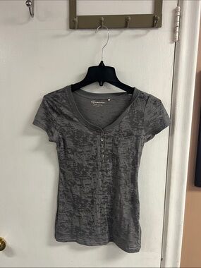 GUESS Gray Burnout Short Sleeve Henley Tee
